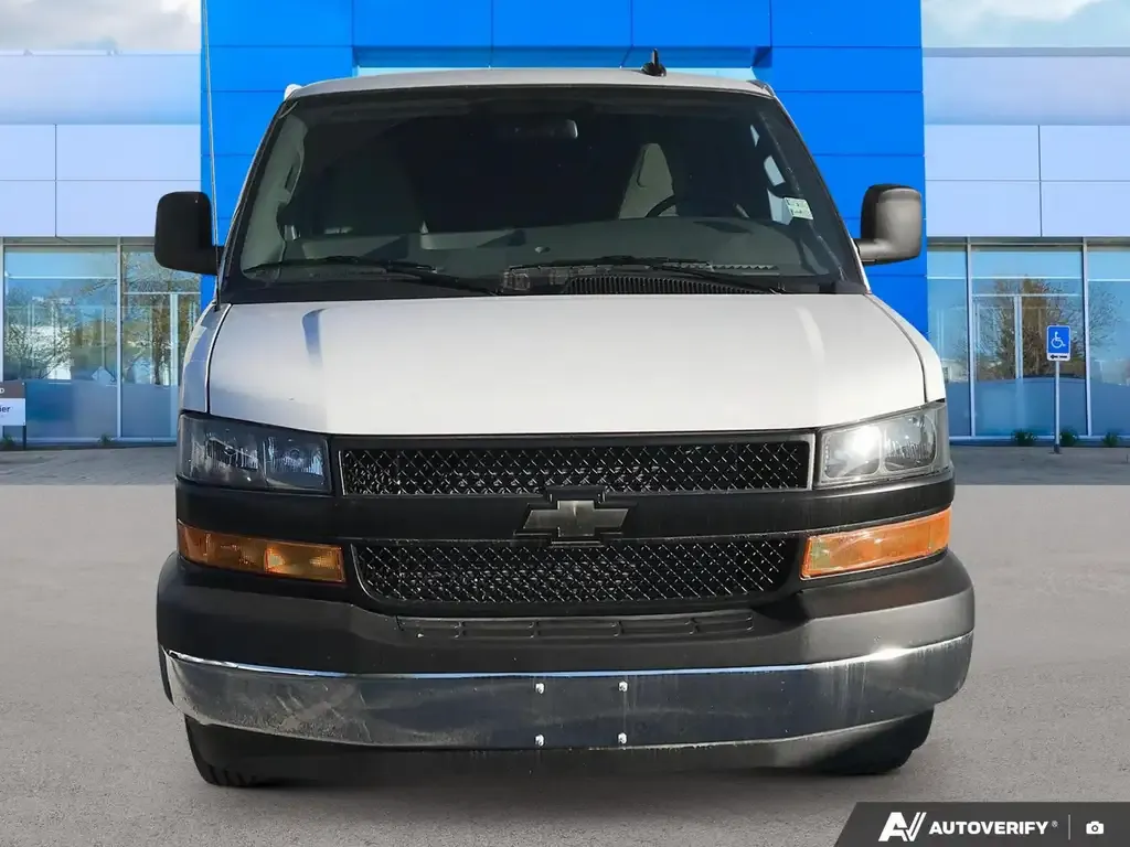 Chevrolet Express 2025 photo 2