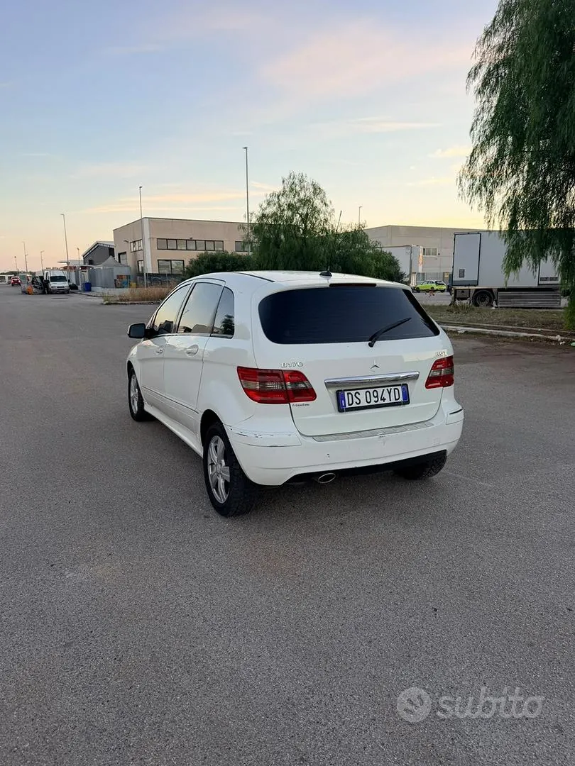 Mercedes-Benz B-Class 2009 photo 3
