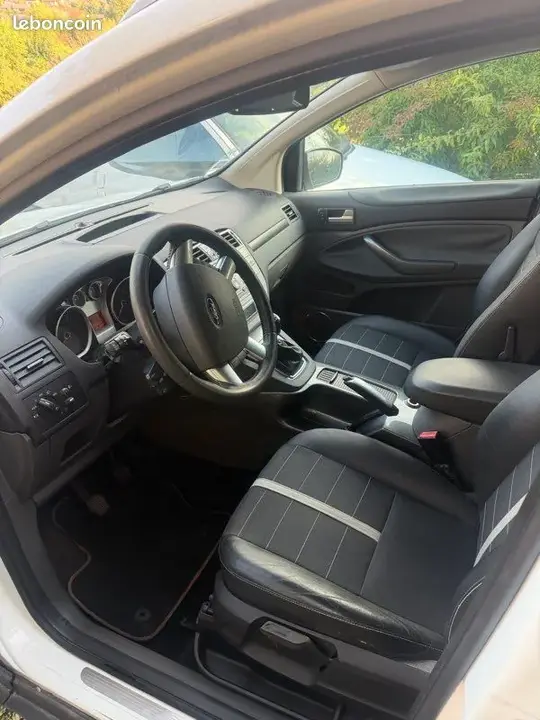 Ford Kuga 2010 photo 3