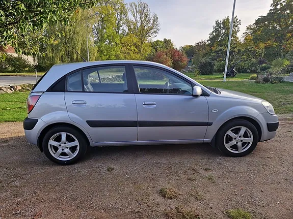 Kia Rio 2007 photo 3