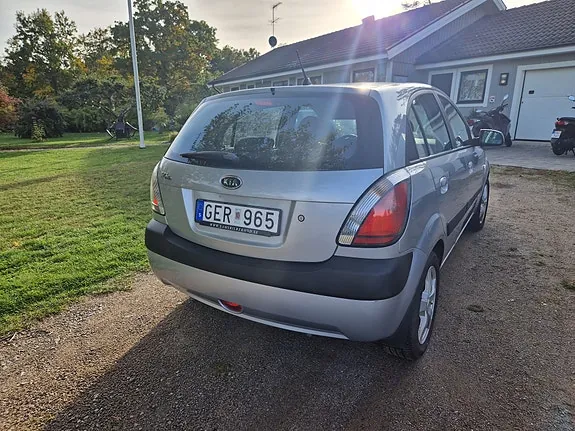 Kia Rio 2007 photo 2
