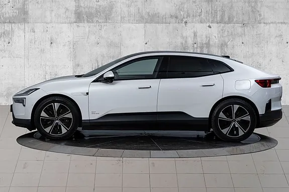 Polestar 4 2025 photo 2
