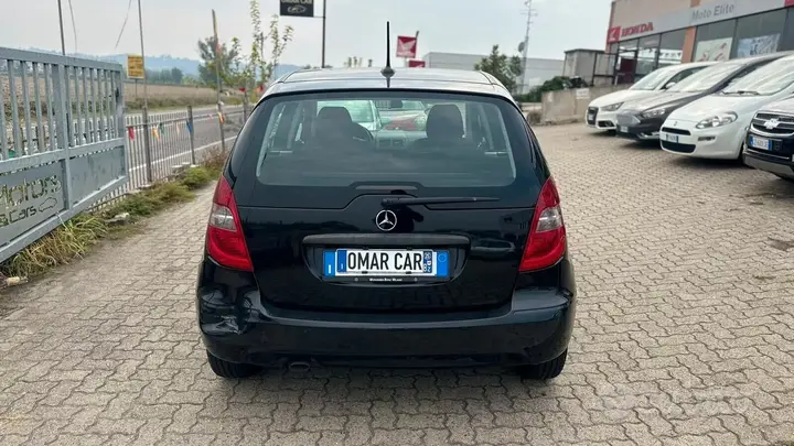 Mercedes-Benz A 160 2012 photo 4