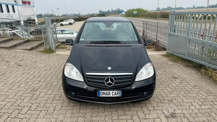 Mercedes-Benz A 160 2012 photo 2