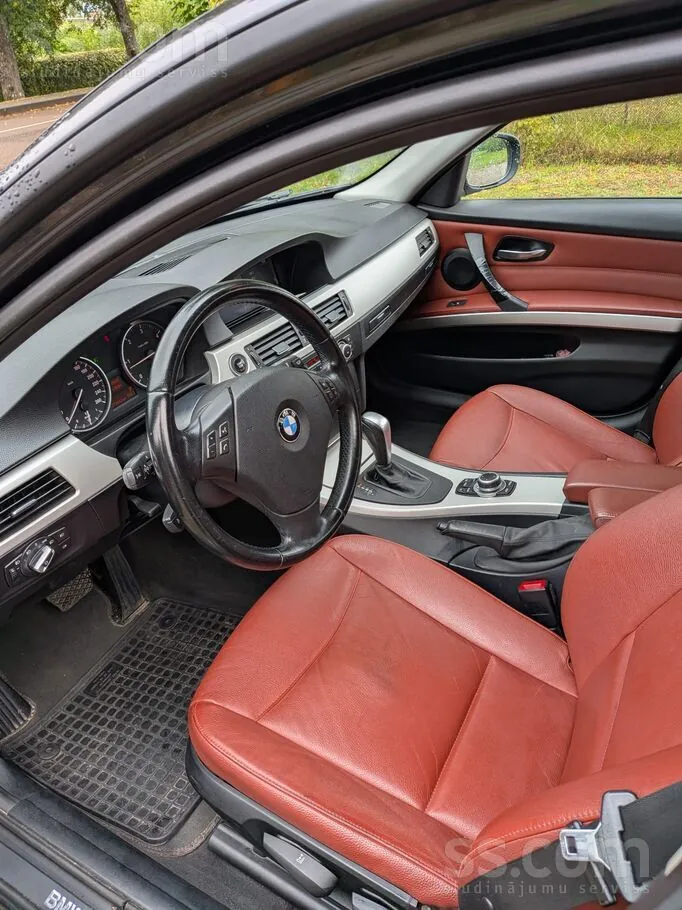 BMW 318 2010 photo 3