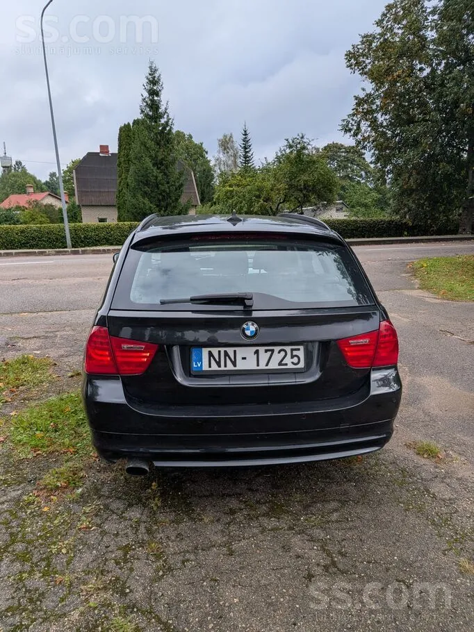BMW 318 2010 photo 2