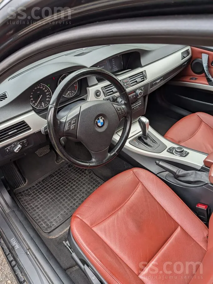 BMW 318 2010 photo 4