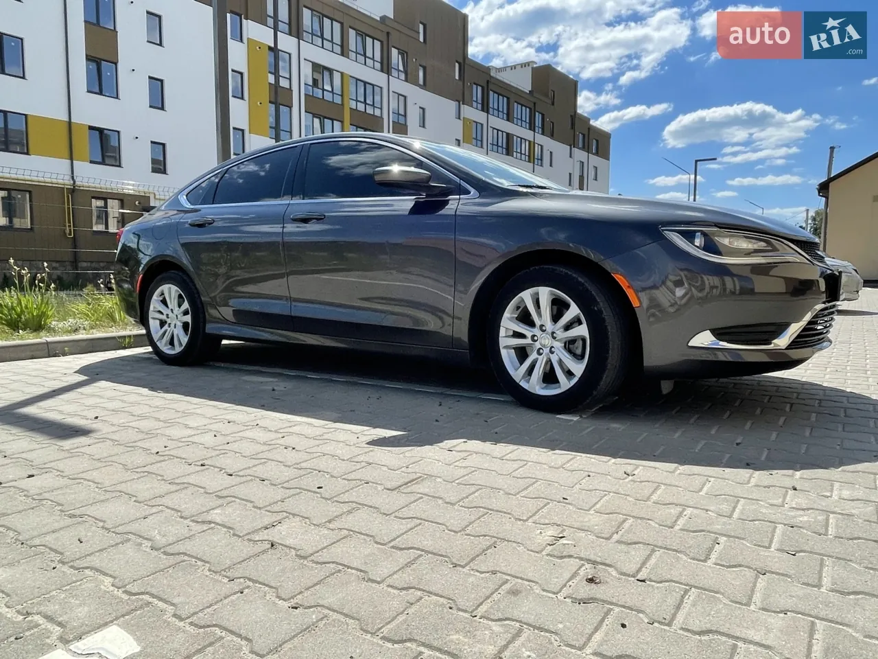 Chrysler 200