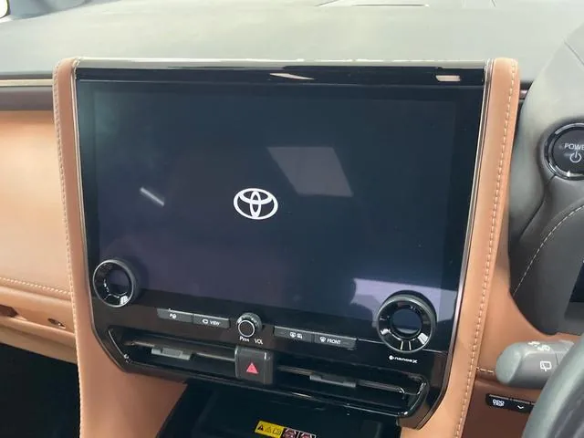 Toyota Verfia Hybrid Z 2023 photo 4