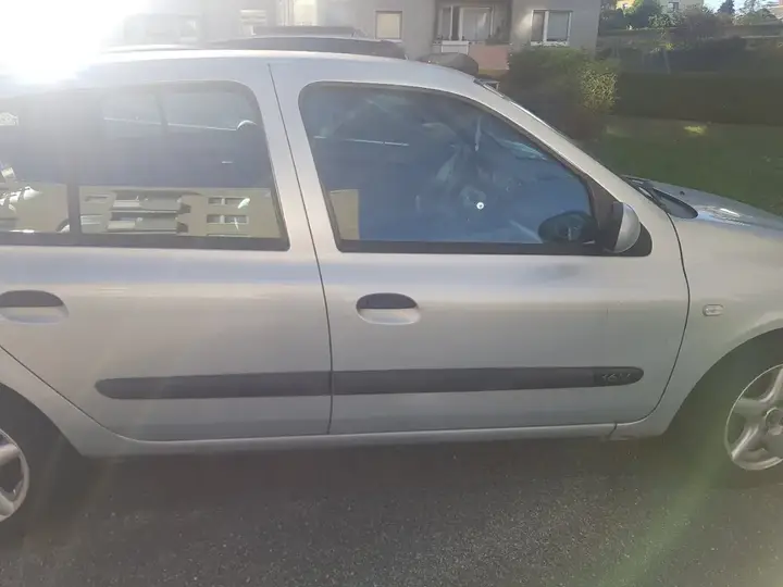 Renault Clio 2003 photo 2