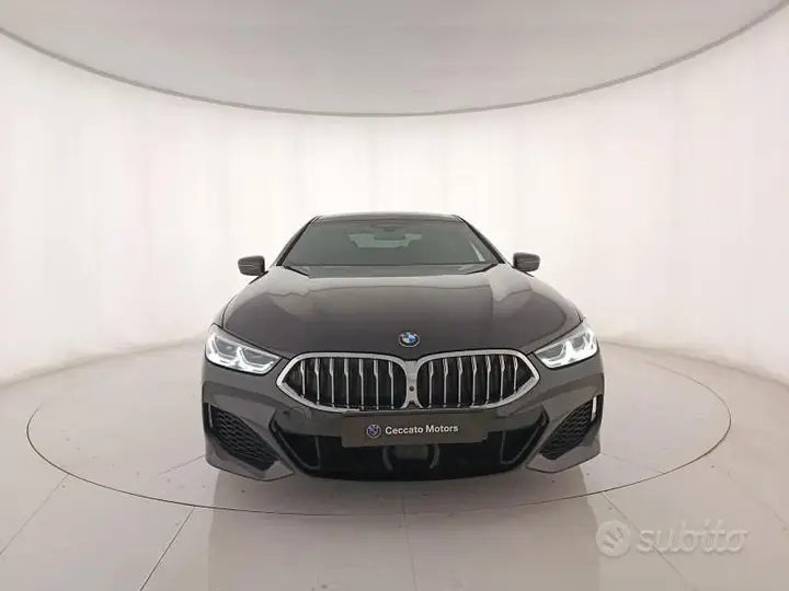 BMW 8 Series 2022 photo 2