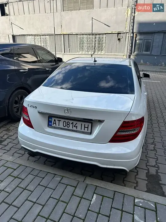 Mercedes-Benz C-Class 2012 photo 2