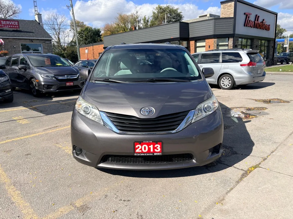 Toyota Sienna 2013 photo 2
