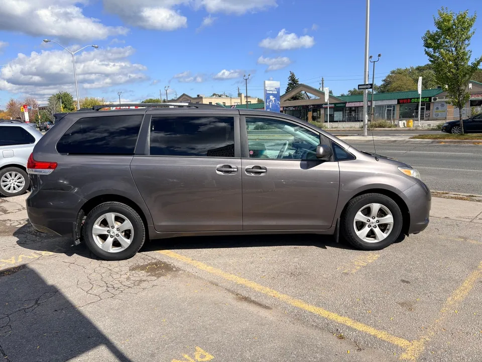 Toyota Sienna 2013 photo 4