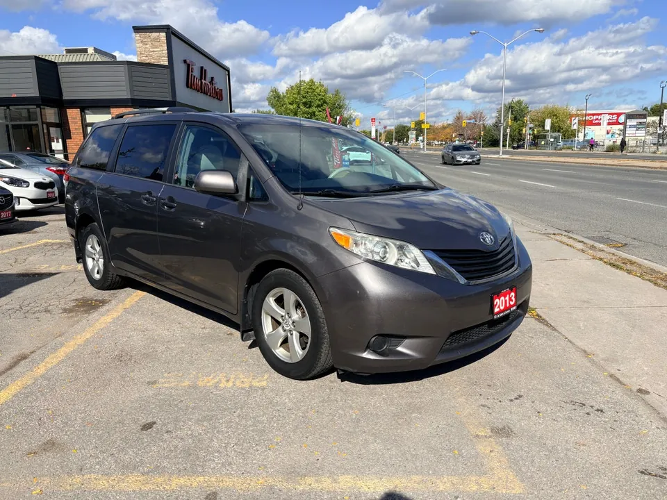 Toyota Sienna 2013 photo 3