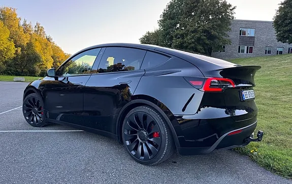 Tesla Model Y 2023 photo 4