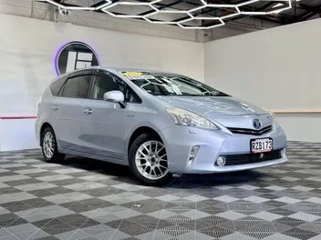 Toyota Prius 2013 photo 2