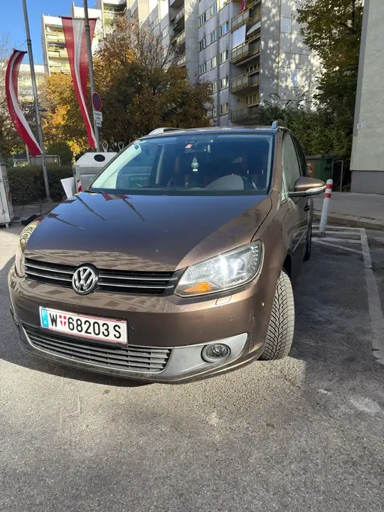 Volkswagen Touran 2011 photo 3