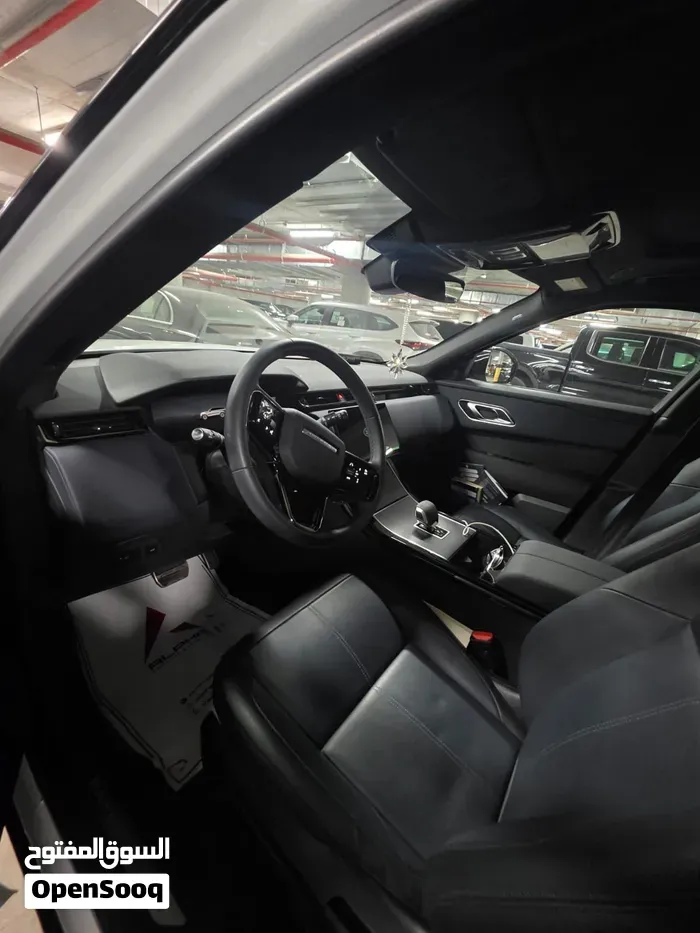 Land Rover Range Rover Velar 2025 photo 4