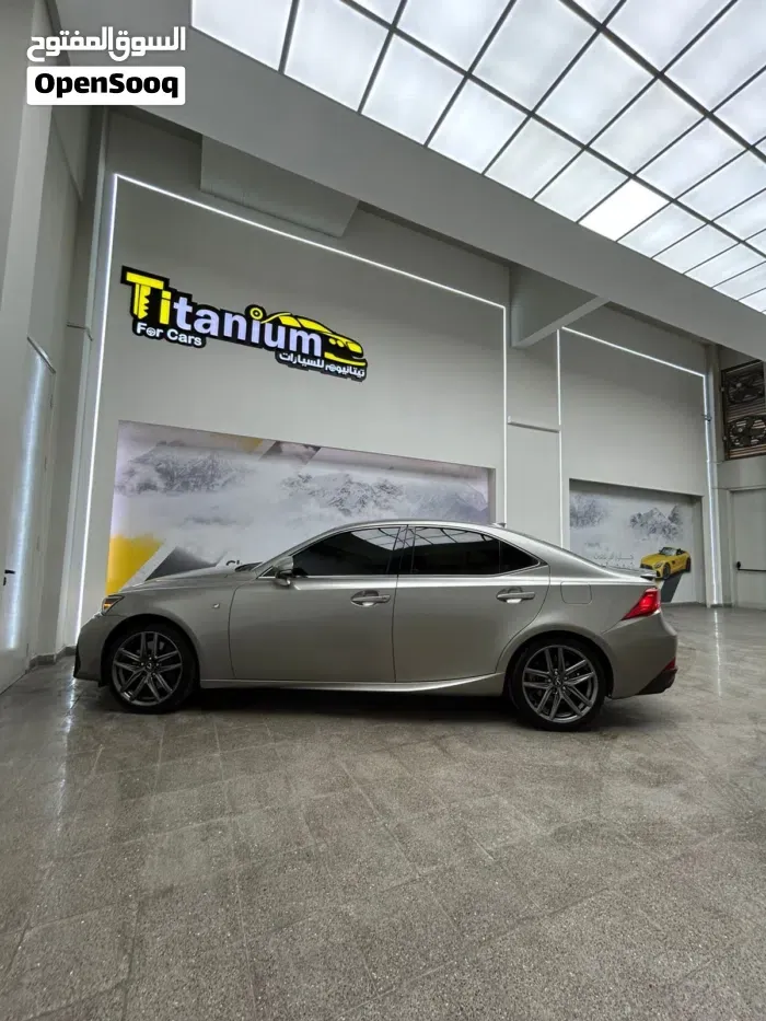 Lexus Is 200 2017 photo 4