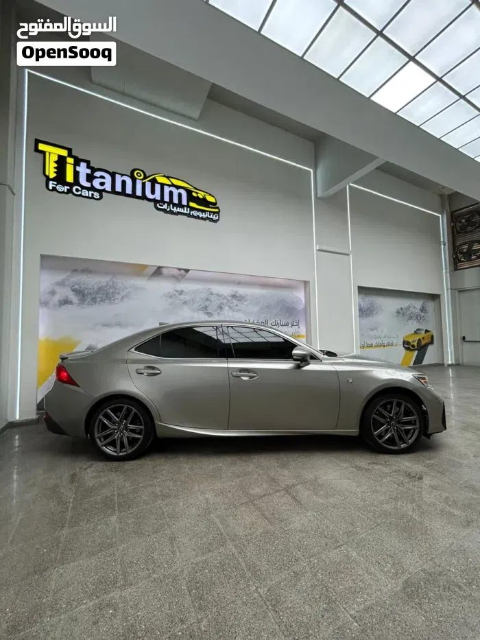 Lexus Is 200 2017 photo 2