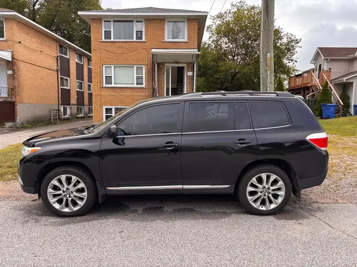 Toyota Highlander 2013 photo 2