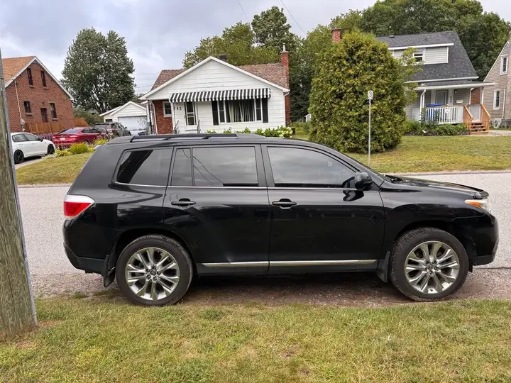 Toyota Highlander 2013 photo 3