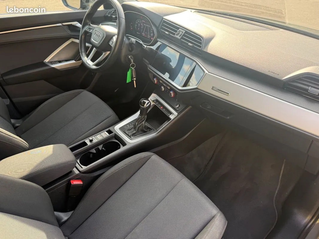 Audi Q3 2021 photo 2