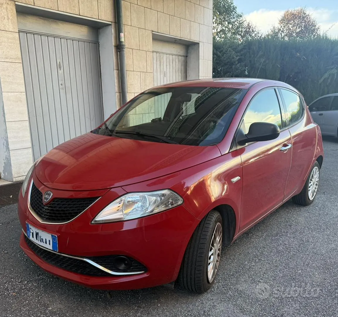 Lancia Ypsilon
