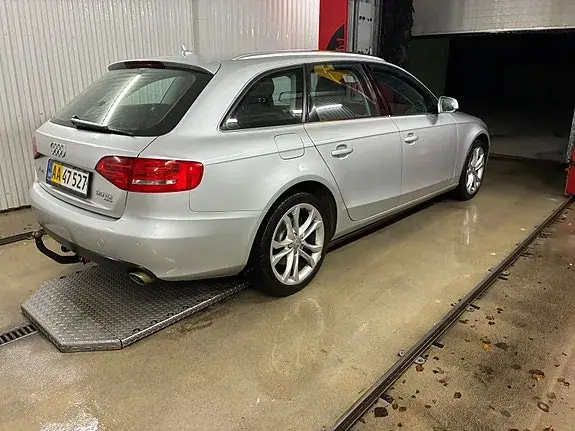Audi A4 2009 photo 4