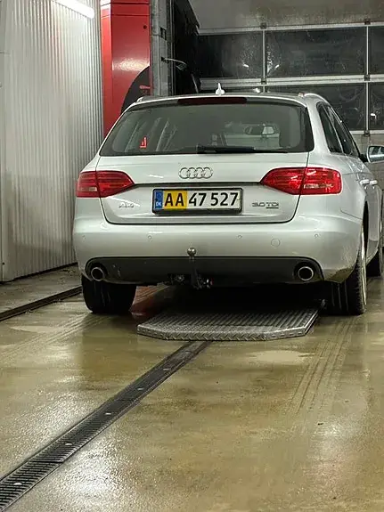Audi A4 2009 photo 2