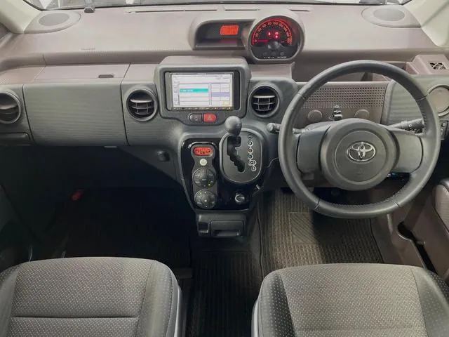 Toyota Porte 2016 photo 2