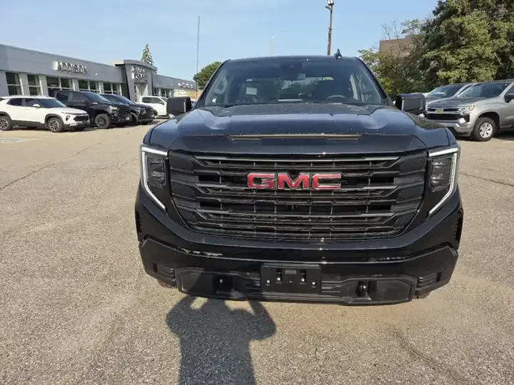 GMC Sierra 1500 2026 photo 2
