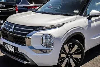 Mitsubishi Outlander 2026 photo 3