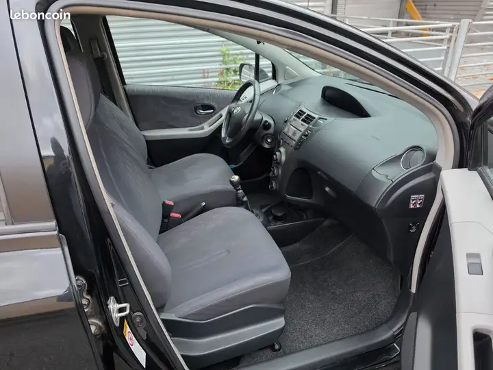Toyota Yaris 2009 photo 4