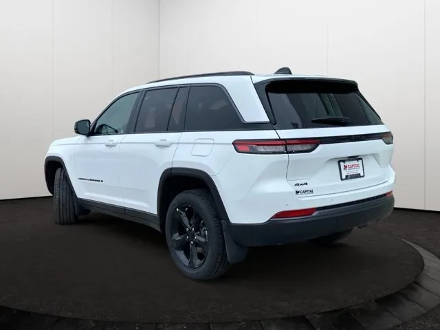 Jeep Grand Cherokee 2026 photo 4