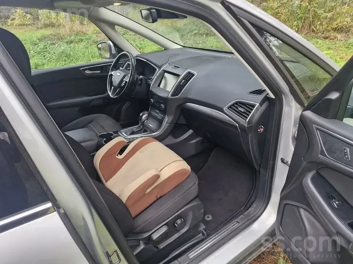 Ford Galaxy 2016 photo 4
