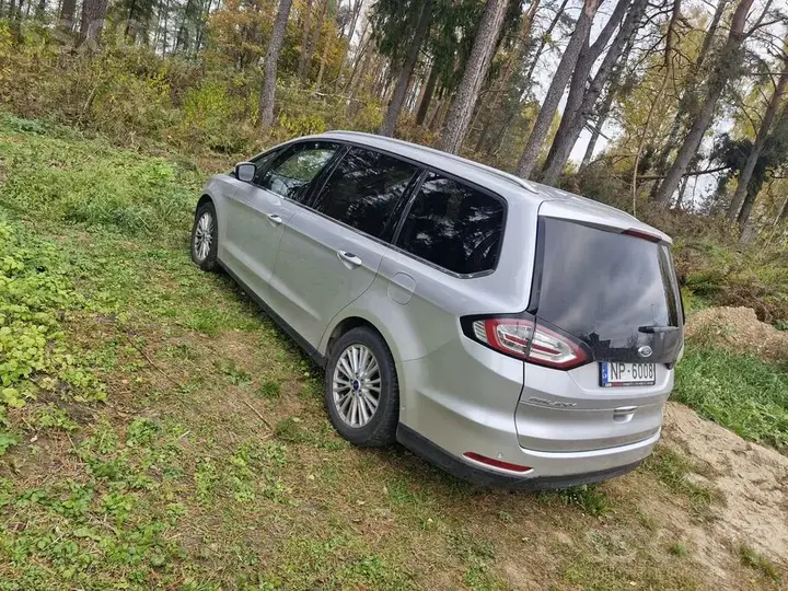 Ford Galaxy 2016 photo 3