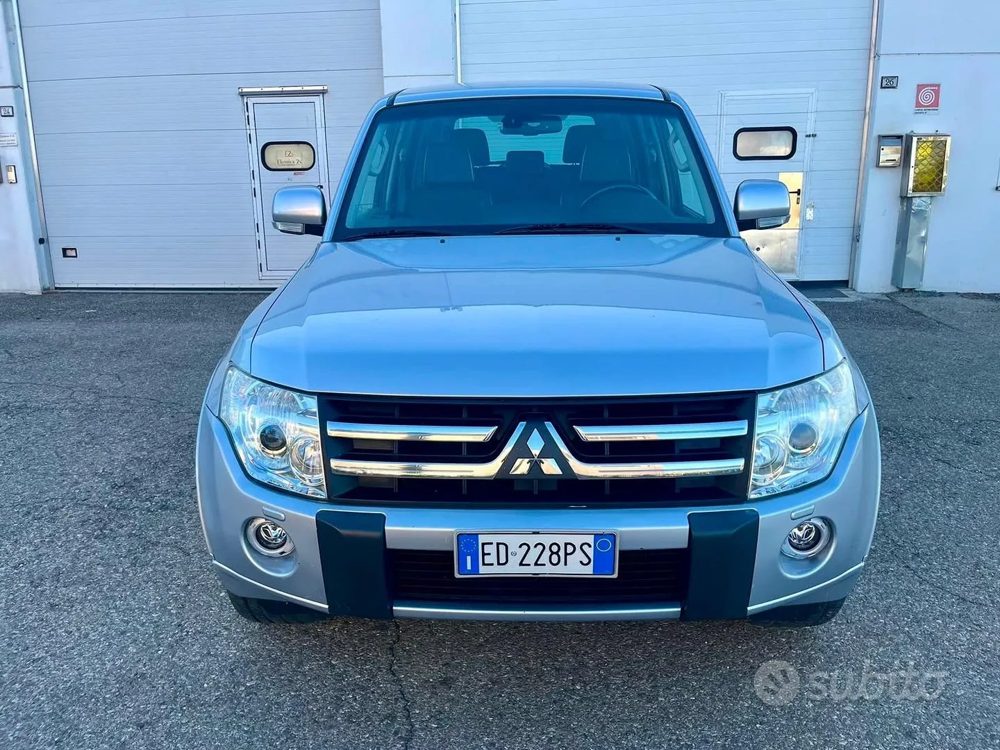 Mitsubishi Pajero 2010 photo 2