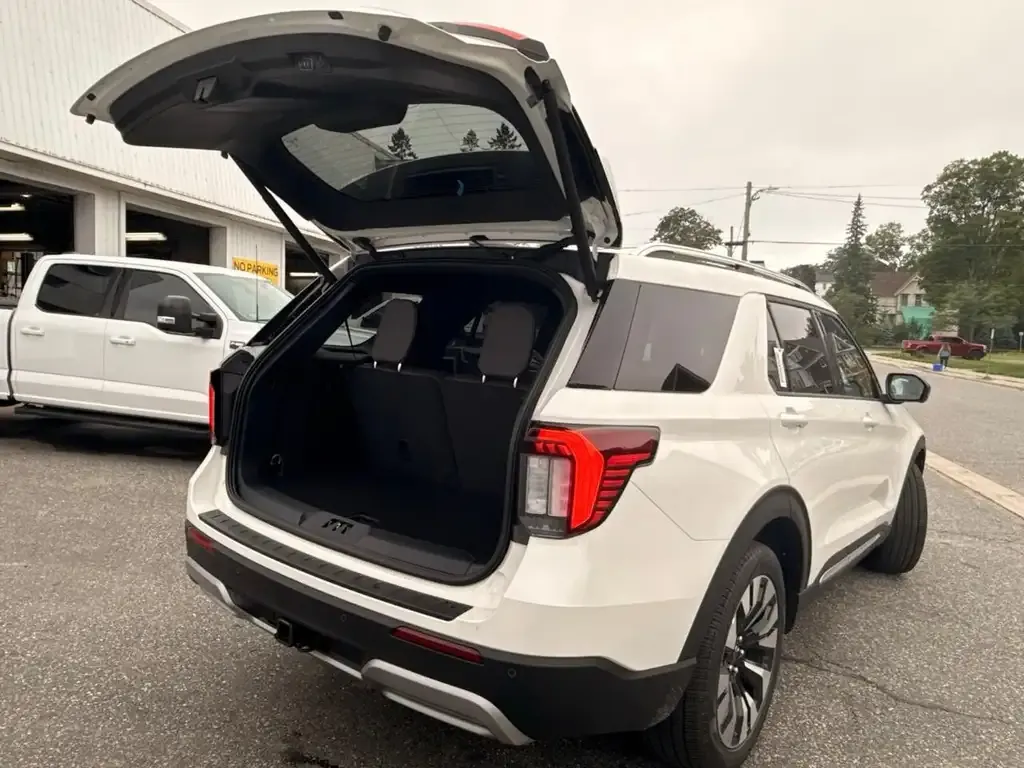 Ford Explorer 2026 photo 5
