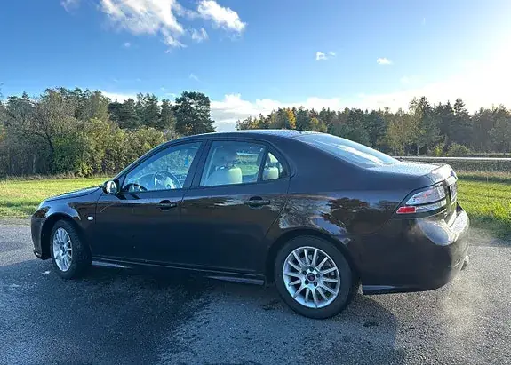 Saab 9-3 2011 photo 3