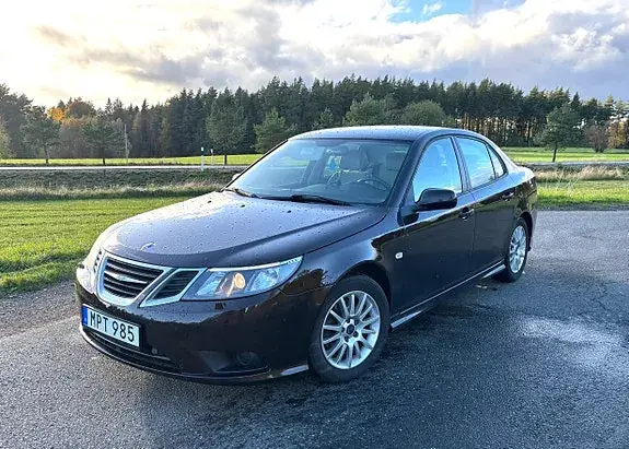 Saab 9-3 2011 photo 2