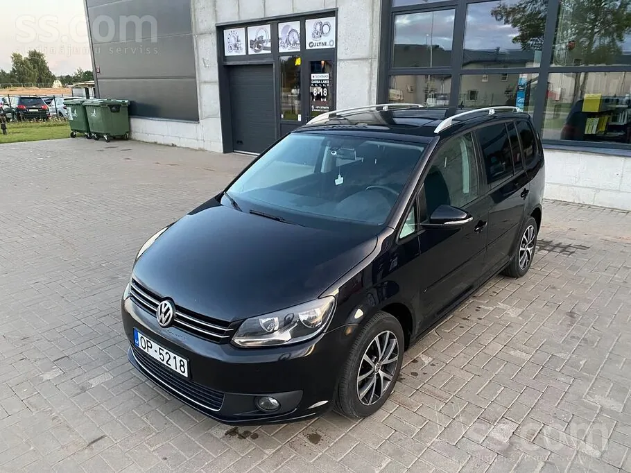 Volkswagen Touran 2011 photo 2