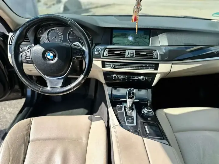 BMW 5 Series 2012 photo 2