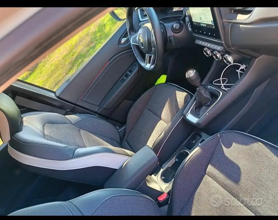 Renault Captur 2023 photo 3