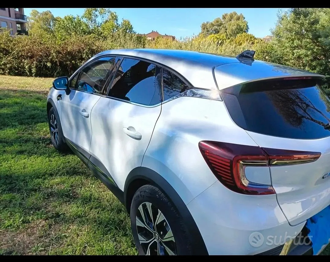 Renault Captur 2023 photo 2