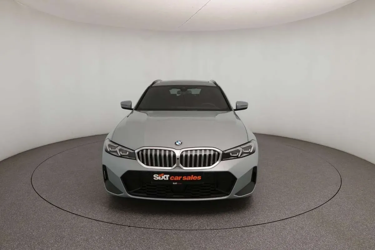 BMW 3 Series 2025 photo 2