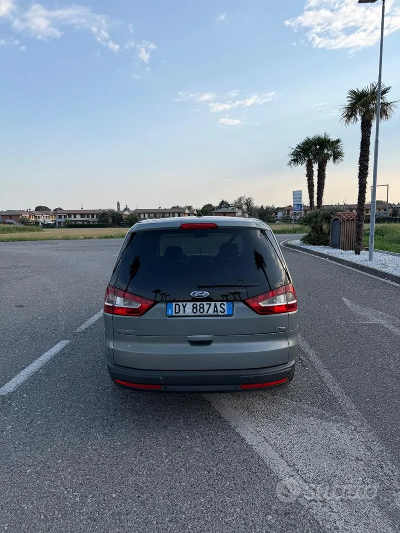 Ford Galaxy 2009 photo 4