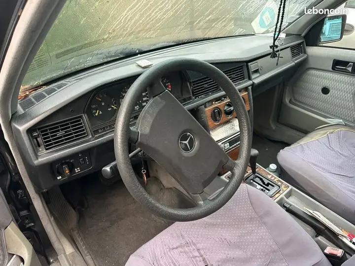 Mercedes-Benz 190 1990 photo 3