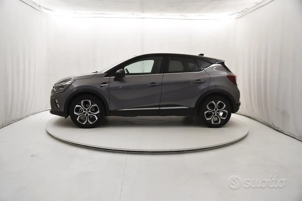 Renault Captur 2023 photo 2